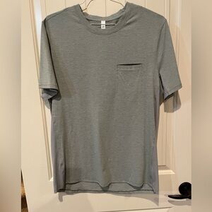 Men’s Lululemon Short Sleeve Shirt. Size Large.